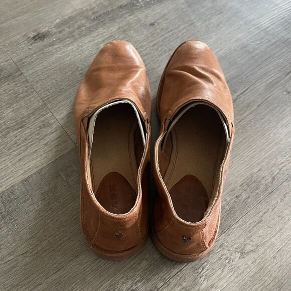 Trask Ali Camel Italian Washed Sheepskin Flats - Picture 8 of 14